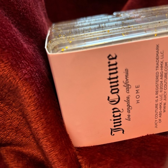 Juicy Couture Gold Makeup Organizer with Sleek Design - Picture 5 of 12